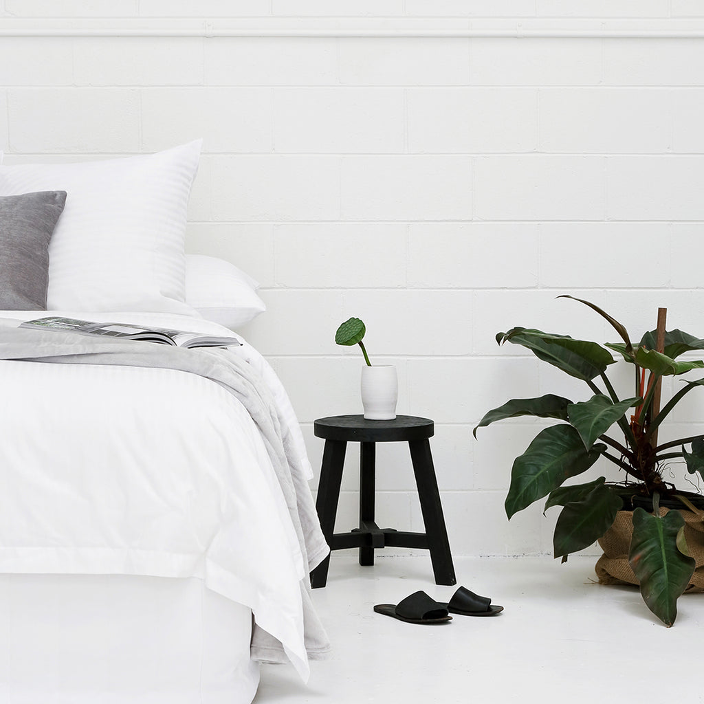 The Ultimate Choice: Why Microfibre Blankets Are the Best Option for Hotels and Airbnbs